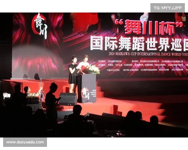 球迷看台的热情与竞技场氛围如何共同塑造体育赛事的独特魅力 球迷看台的热情与竞技场氛围如何共同塑造体育赛事的独特魅力